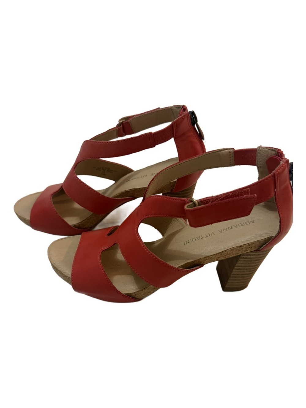 Adrienne Vittadini Saha City sandals in coral leather. Size 7
